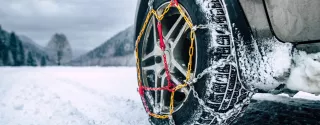 Snow chains on wheels
